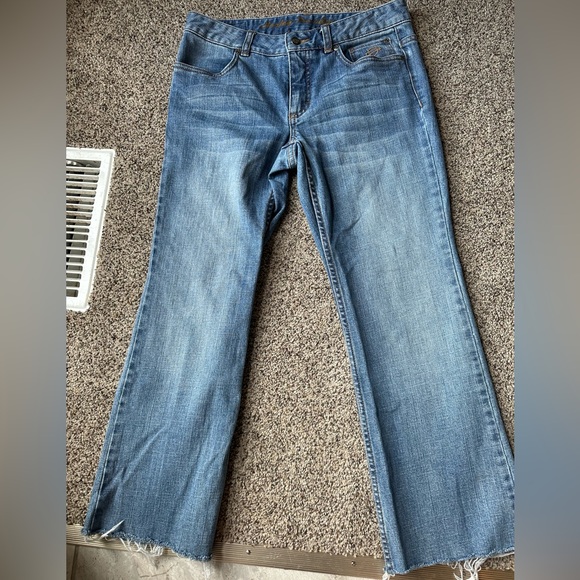 Harley-Davidson Denim - Women’s Harley Davidson Straight Leg Petite frayed hem jeans size 6